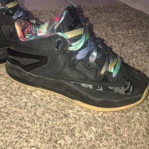 Lebron 11s low.  Black gum